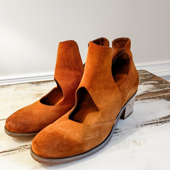 Antelope Shoes - Antelope Burnt Orange Suede Heels